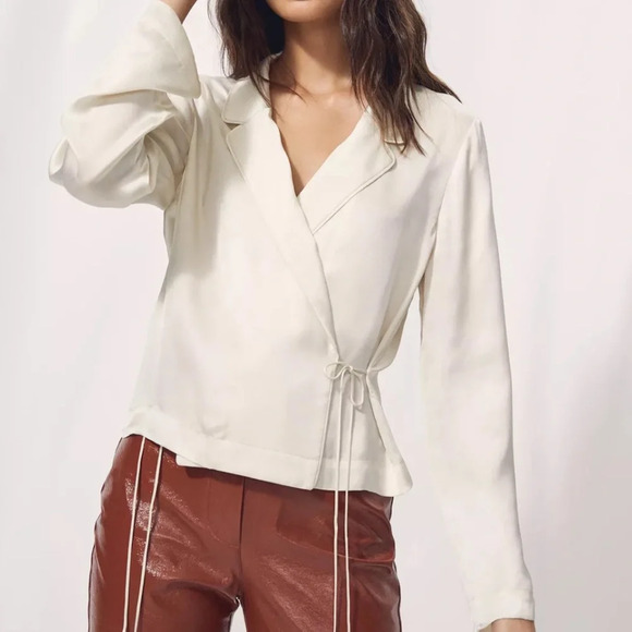 Aritzia Tops - Aritzia Wilfred Allusion Top Ivory White Size XS